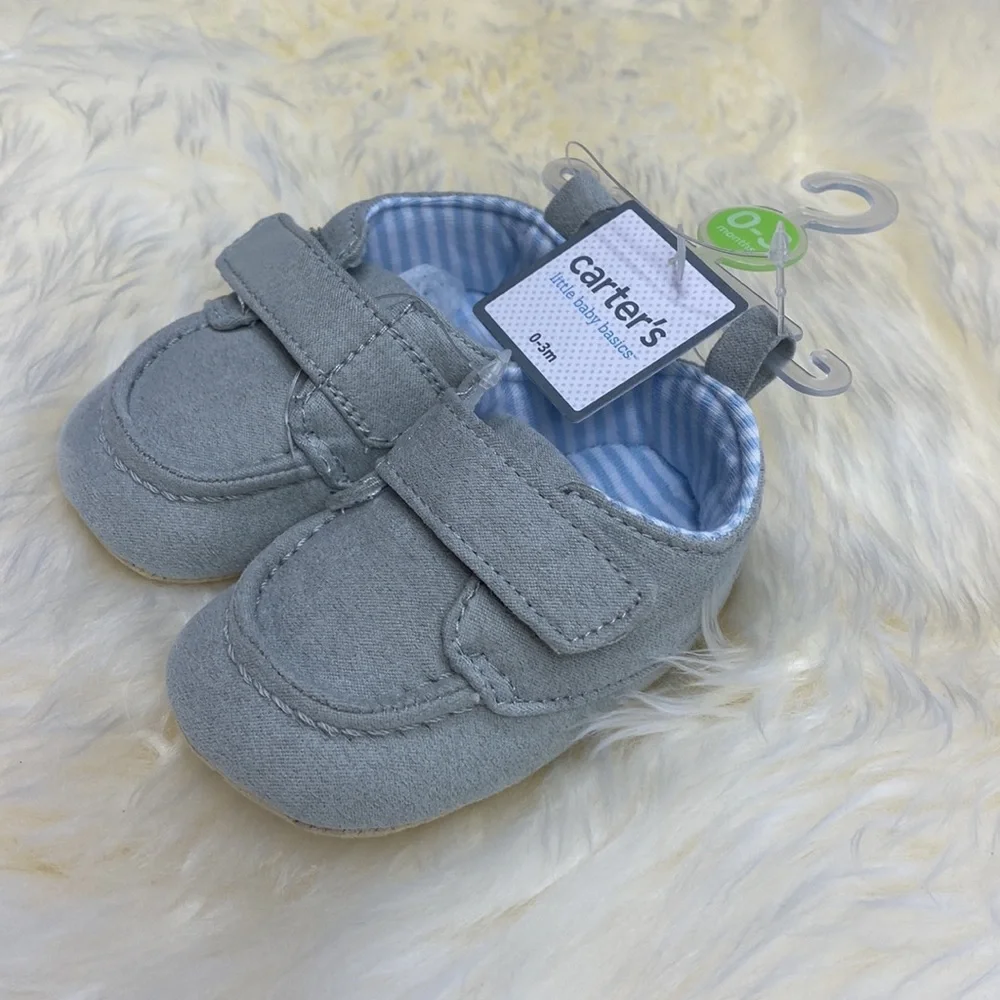 •carter’s• {little baby basics} Gray Velcro Baby booties [0-3 M]
